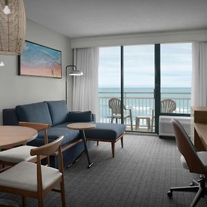 One-Bedroom Suite 2 Double Sofa bed Oceanfront Corner room